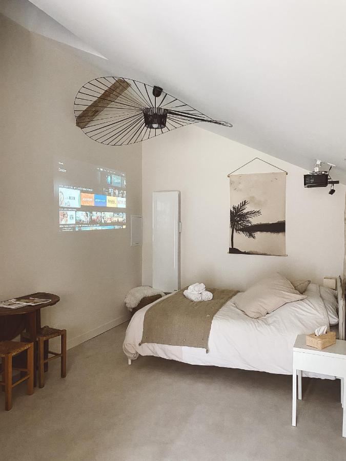 La Parenthese, Joli Studio Avec Terrasse Valeuil 外观 照片