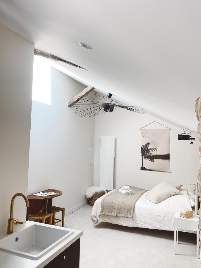 La Parenthese, Joli Studio Avec Terrasse Valeuil 外观 照片